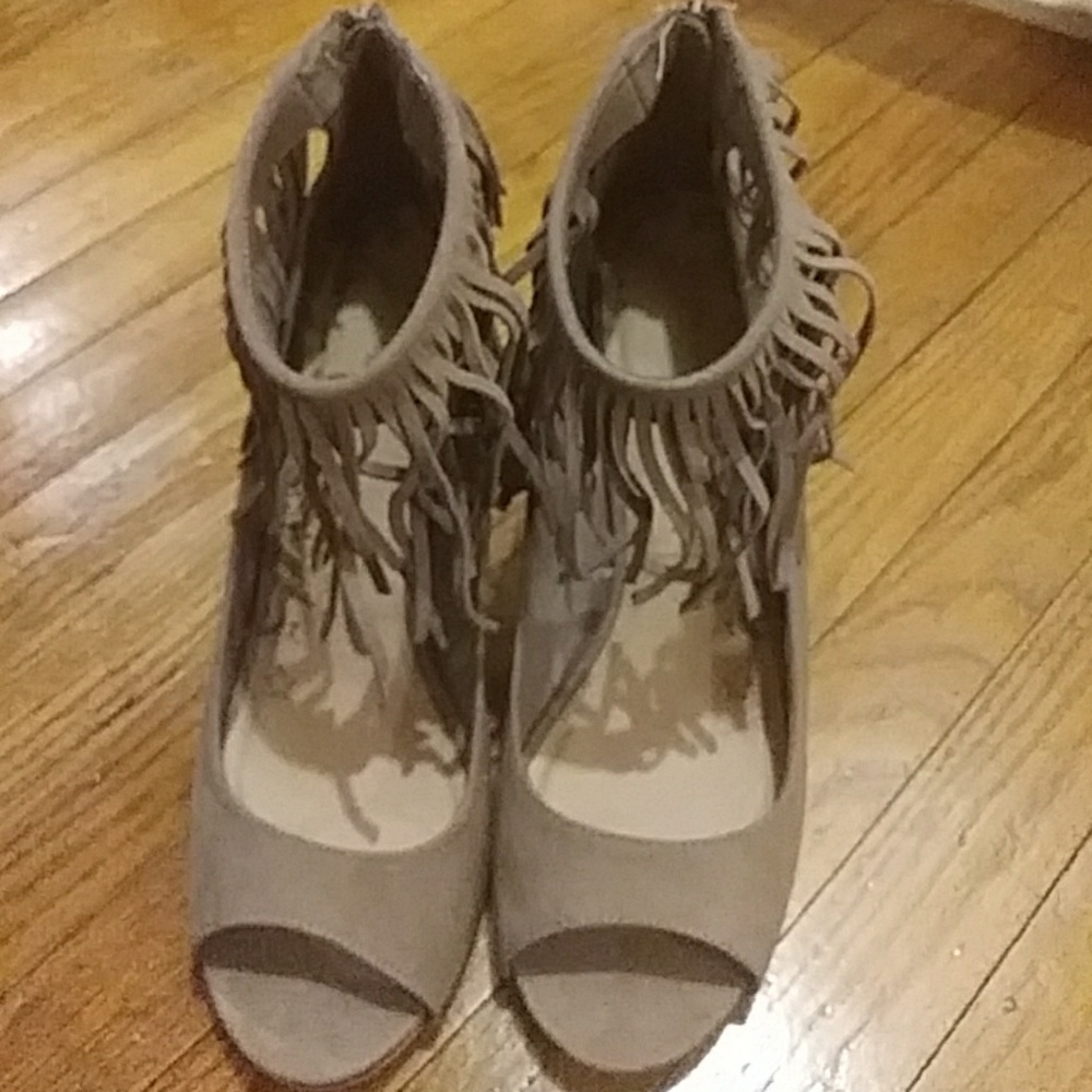 Brash brand size 12 pump toe out zippered back